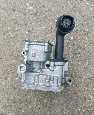 Volkswagen PASSAT B8 Oil pump 04L145208K