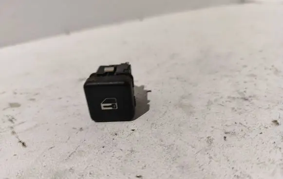 BMW 5 E39 Electric window control switch 8360828