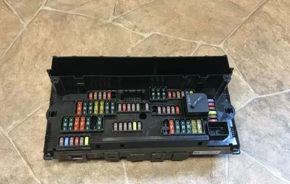 BMW 5 F10 F11 Fuse module 9252815