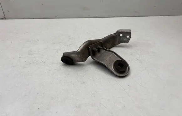 Audi A8 S8 D3 4E Intercooler pipe mounting bracket 4E0145813C