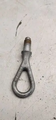 Audi A4 S4 B7 8E 8H Towing hook eye 8e0805616B