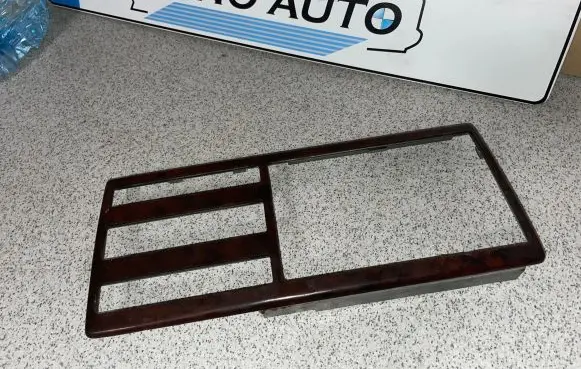 BMW 5 E39 Radio/GPS head unit trim 8361269