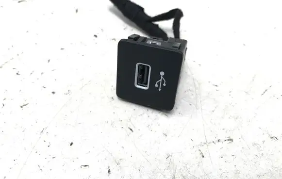 Honda ZR-V USB socket connector V240216 M85210