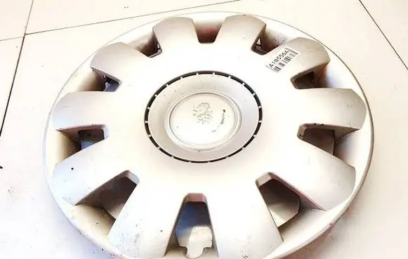 Audi A3 S3 8L R15 wheel hub/cap/trim 