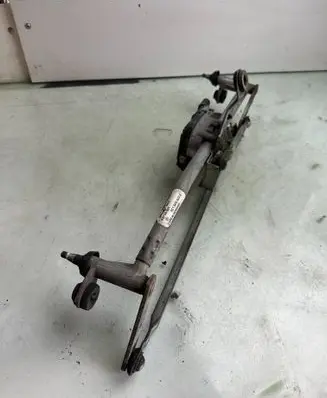 Volkswagen PASSAT B6 Front wiper linkage and motor 3C1955023E A9738881