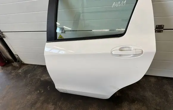 Toyota Yaris Rear door
