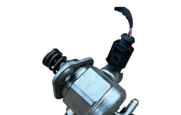 Audi A3 S3 8V Fuel injection high pressure pump 0261520261 7000703843
