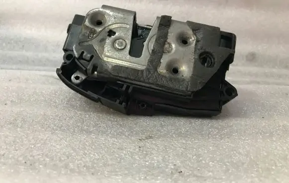 Volvo V60 Front door lock 31301740 359103 40624141