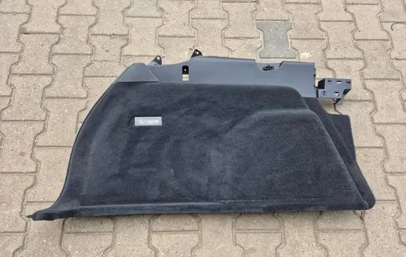 Volkswagen Touareg II Trunk/boot side trim panel 7P6863819 1812010
