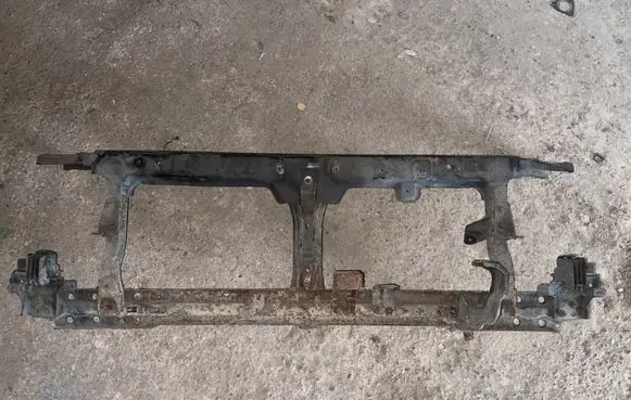 Nissan Navara D40 Radiator support slam panel