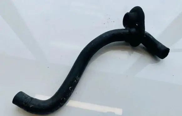 Volkswagen PASSAT B5 Engine coolant pipe/hose 8d0819372a