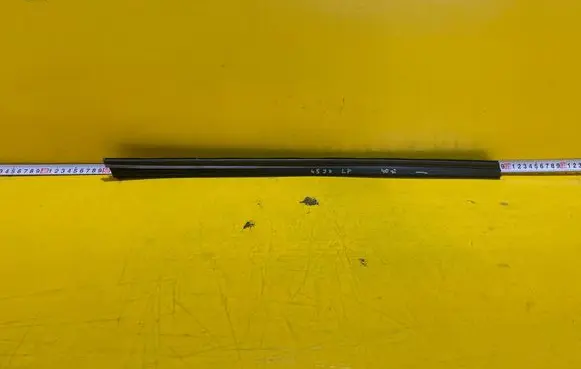 Peugeot 308 SW Front door trim (molding) 25622201