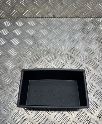 Hyundai Santa Fe Dashboard storage box/compartment 84682S1000