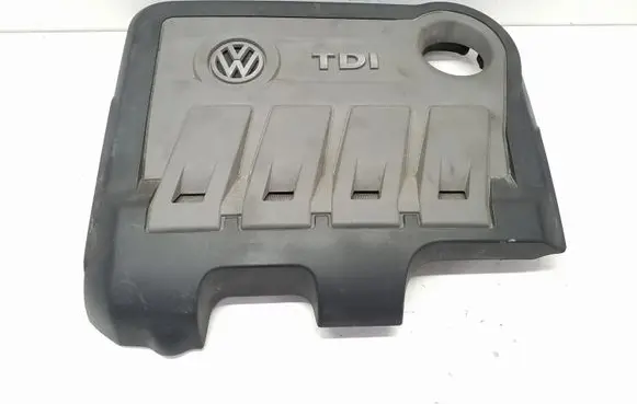 Volkswagen PASSAT B7 Engine cover (trim)