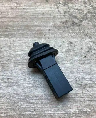 BMW 5 E60 E61 Fuel tank opening switch 8228939