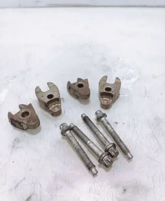 Peugeot 508 Fuel Injector clamp holder 