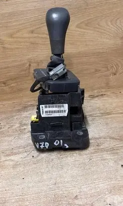 Volvo V70 Gear shifter/selector P08636185