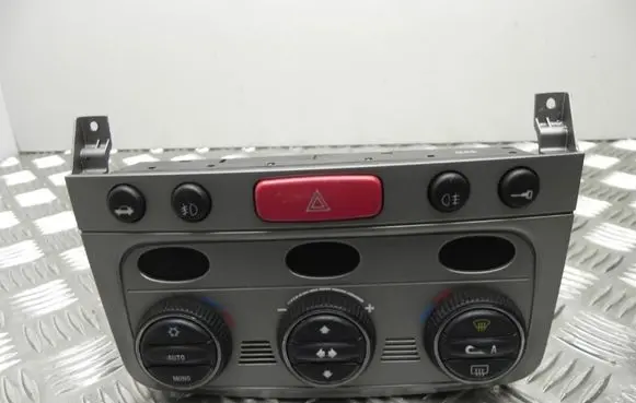 Alfa Romeo 147 Climate control unit 01560513730 Y674