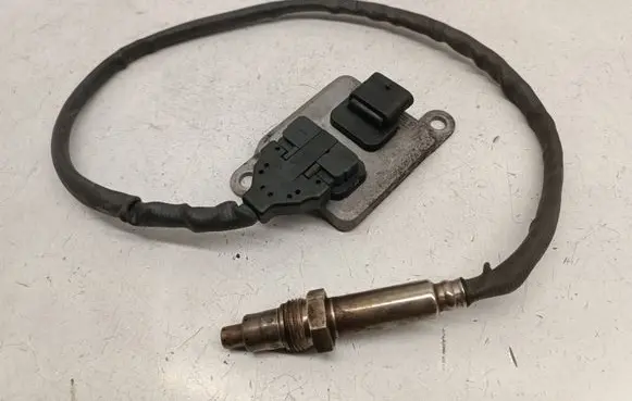 Mercedes-Benz E W212 Lambda probe sensor A0009055712 200104003601 0009055712