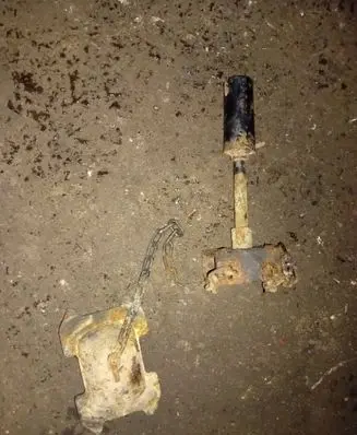 Mitsubishi L200 Spare wheel mounting bracket 
