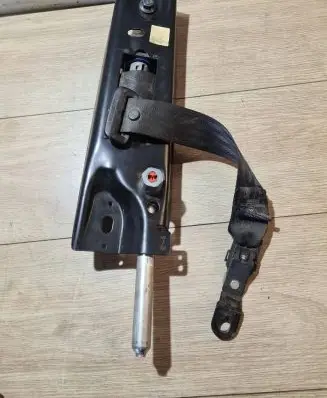 Volvo V70 Front seatbelt 39860302