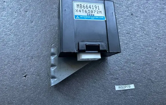 Mitsubishi Pajero Rear differential/diff mount bracket MB664191