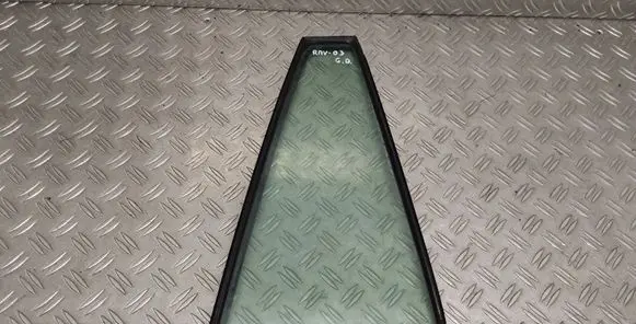 Toyota RAV 4 (XA20) Rear vent window glass 6818842020