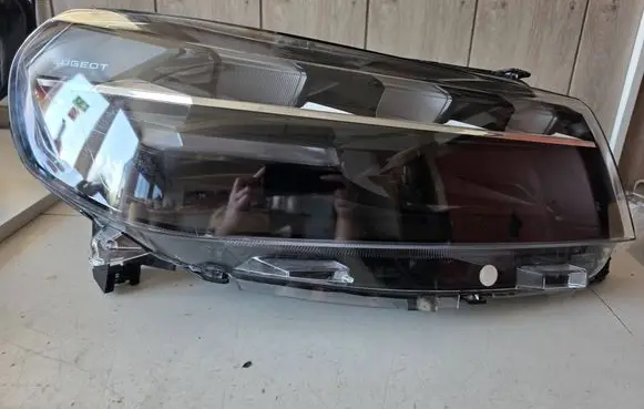 Peugeot Traveller Headlight/headlamp 1401001223