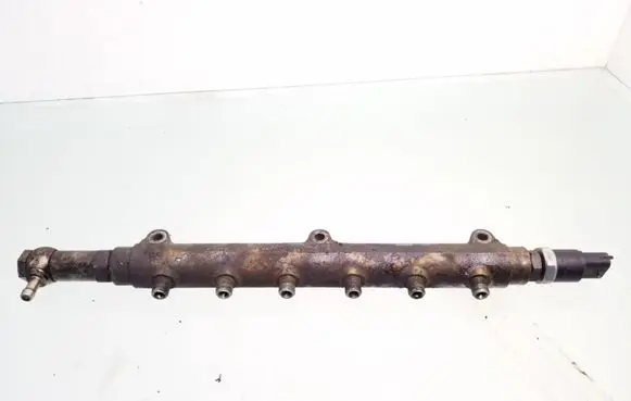 Volvo XC70 Fuel main line pipe 8658252 0445215010 0281002527