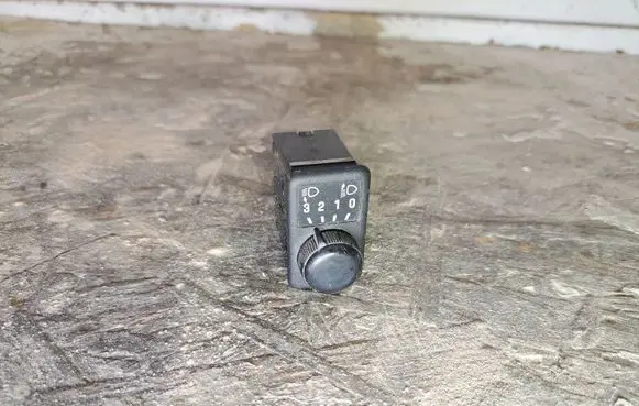 Subaru Impreza II Headlight level height control switch