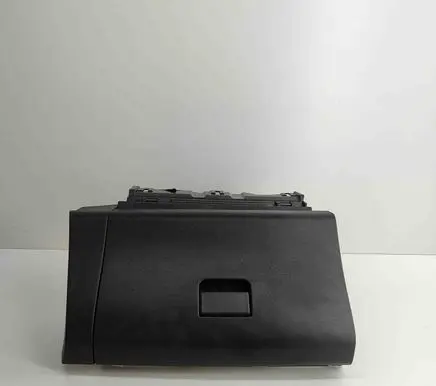 Glove box
