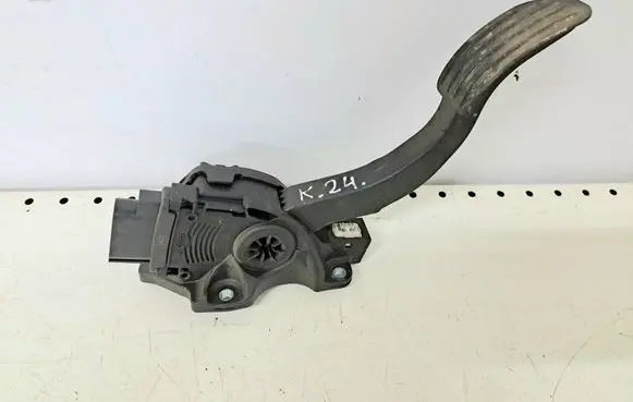 Volvo V70 Accelerator throttle pedal 6G929F836BD