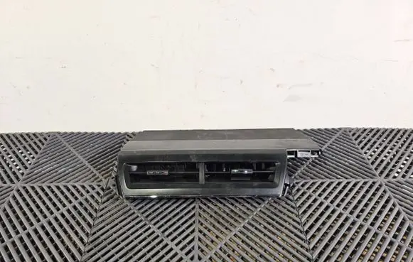 Toyota Prius+ (ZVW40) Dash center air vent grill 5567047180