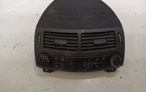 Mercedes-Benz E W211 Climate control unit 2118300390 00030606