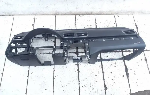 Volkswagen PASSAT B7 Dashboard 3C1857669 3AA880204