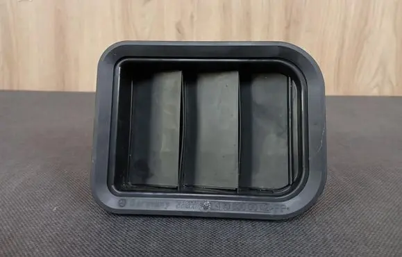 Mercedes-Benz SLK R170 Quarter panel pressure vent 1708300042 A1708300042