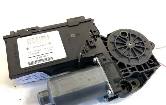 Volkswagen Touareg I Front door window regulator motor 7L0959701P
