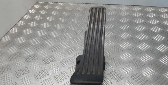 Mercedes-Benz E W212 Accelerator throttle pedal A2043000004