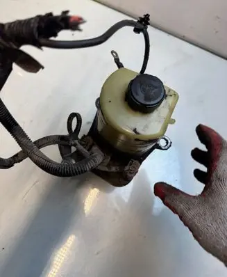 Ford Focus C-MAX Power steering pump 3M513K514 C6S4B