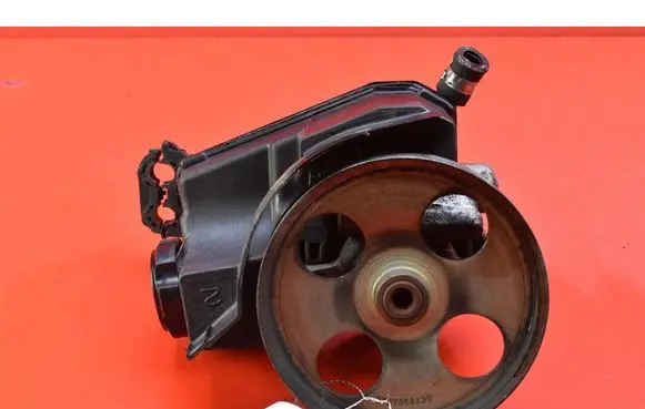 Peugeot 206 CC Power steering pump 9636868880