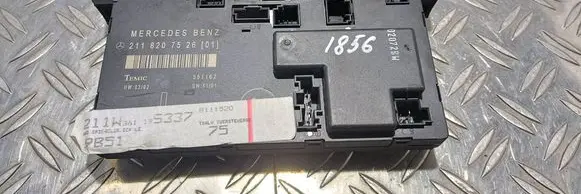 Mercedes-Benz E W211 Door control unit/module 2118207526