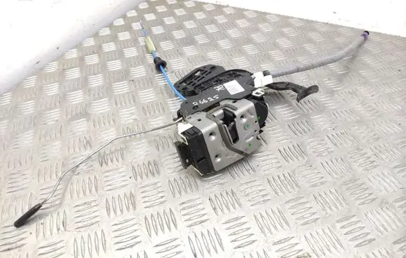 Mercedes-Benz B W246 W242 Front door lock A1667200135