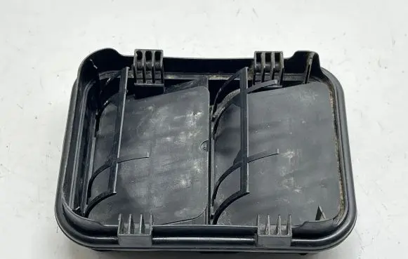 Renault Megane IV Quarter panel pressure vent 93862182