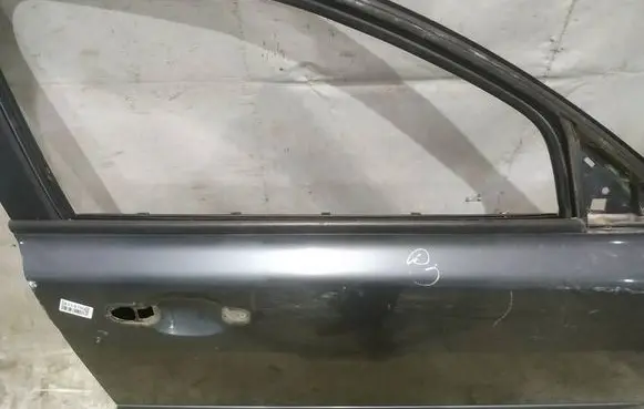 Volvo V50 Front door glass trim molding