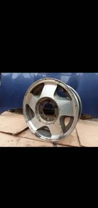 Toyota Land Cruiser (FJ80) R16 alloy rim 