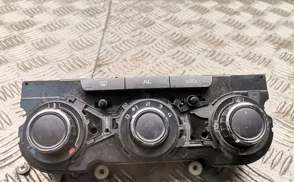 Skoda Octavia Mk2 (1Z) Climate control unit 3t0820047r
