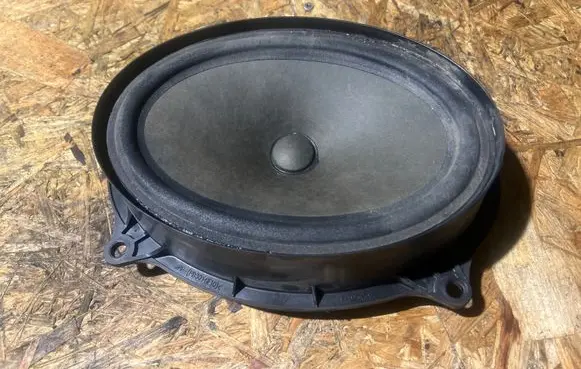 Nissan Navara D23 Front door speaker 28157