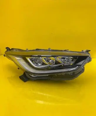 Toyota Yaris Headlight/headlamp K0-8