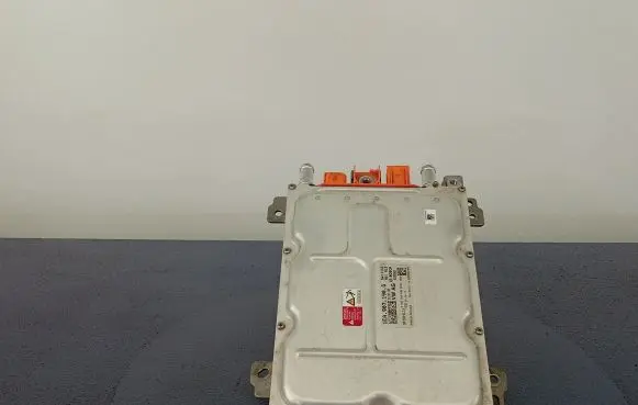 Voltage converter inverter