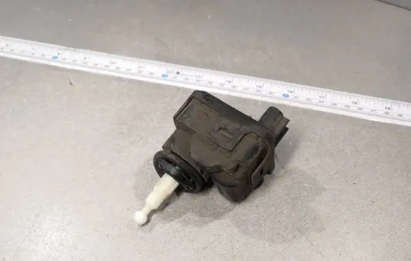 Headlight level adjustment motor